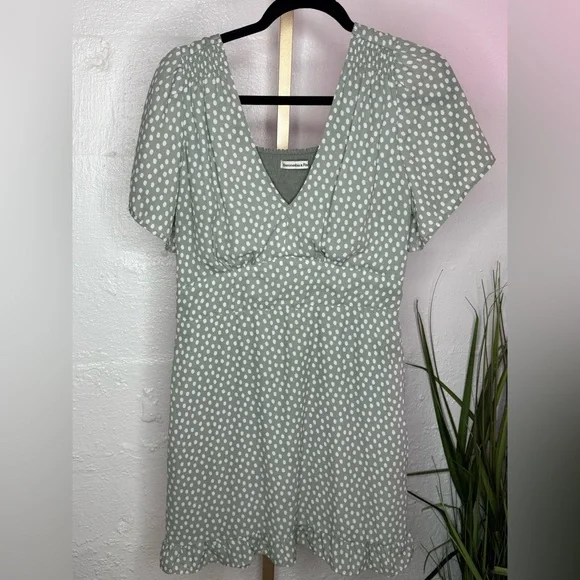 Abercrombie & Fitch | Flutter Sleeve Smocked Mini Dress - Picture 4 of 9